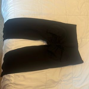 Black seamless booty lifting leggings